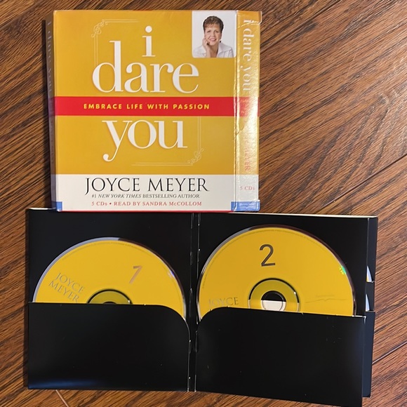 Joyce Meyer collection, plus 2 books by John C Maxwell and by Marcus Braybrooke. - Picture 8 of 15